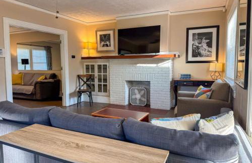 Spacious 3 Bedroom Sleeps 12 with 7 Beds plus Parking - Foto 1