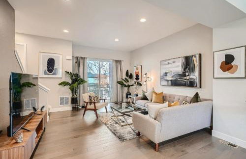 Stylish & Spacious Centrally-Located Home w/Garage - Foto 15