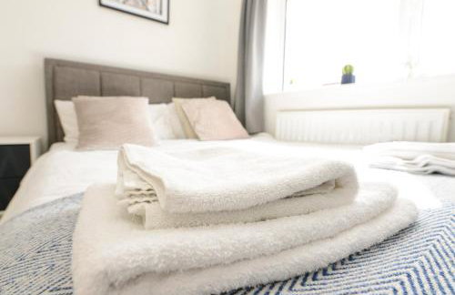 Alderton House - Spacious 3 Bed with Parking - Foto 17