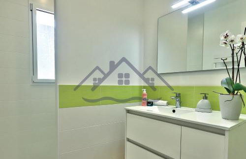 LocaLise - M11 - Ty Gwennili - Maison de plain pied avec terrain entièrement clôturé - Accès plage et centre à pied - Wifi inclus - Draps inclus - Animaux non admis - Foto 24