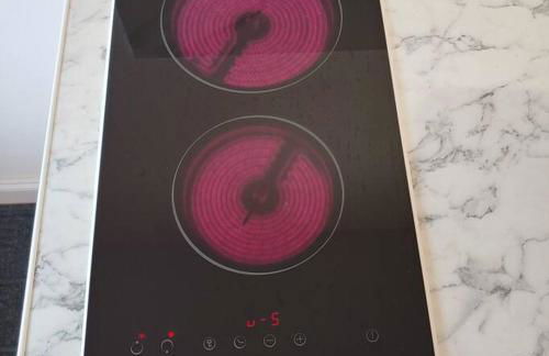 Self Contained, Double Bed Studio, private kitchen, private Bath, Walking distance to Harry Potter - Foto 15