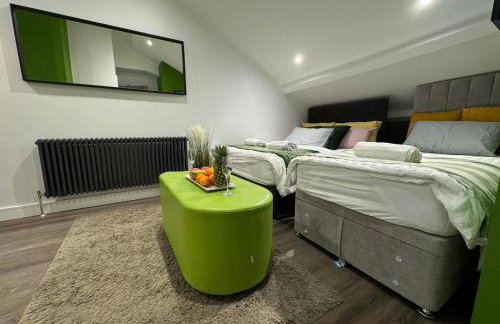 Southgate Luxury Apartments-Jaquzzi Bath-Private Parking- suitable for contractors - Foto 44
