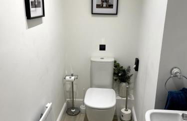 Spacious Family Friendly Cottage - Photo 10