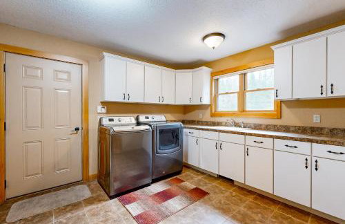 Steps to Sturgeon River! Dog-Friendly Nature Haven - Foto 11