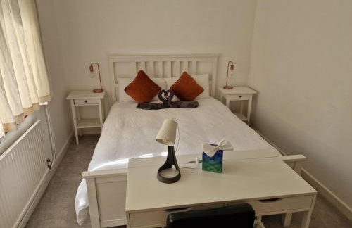 Millmead Apartment in central Guildford with parking - Photo 4