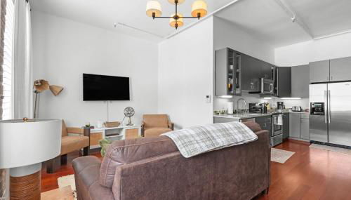 Downtown Loft- Steps away from Plant Riverside! - Foto 4