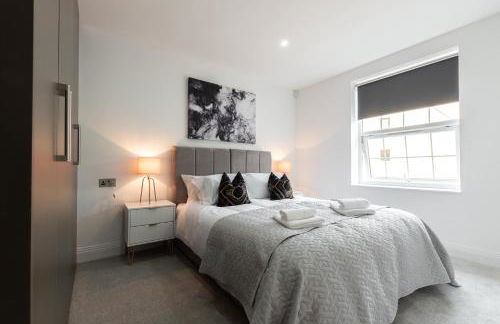 Elegant Apartments in Staines l Free Onsite Parking - Foto 1