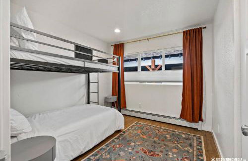 Downtown Retreat: Convenient Family Cottage - Foto 3