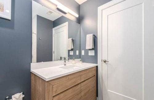 Soaring 2-Bedroom Parkside Loft Walkable to it All - Foto 11