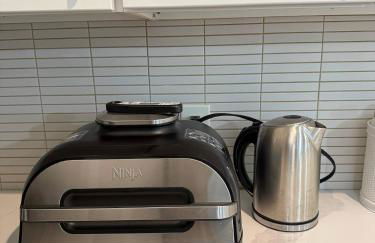 Modern 3BR Home | Chic & Cozy | 30 Min NYC Access - Foto 32