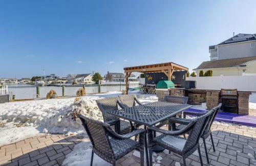 Canal-Front Backyard Oasis! Jersey Shore Retreat - Foto 2