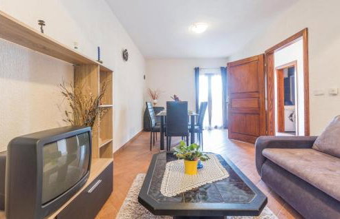 Two-Bedroom Apartment In Radmani - Photo 2