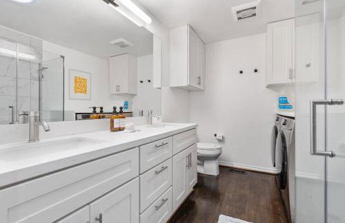 Charming Home in Bellevue Near Downtown n Microsoft - Photo 16