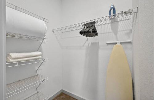 Stylish 1BR Apt| King Bed| Pool | Close to Beach - Foto 7