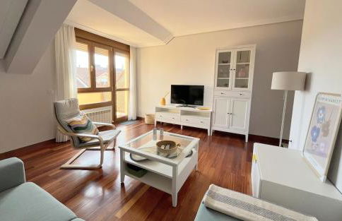 Ático con terraza en Loredo - Foto 1