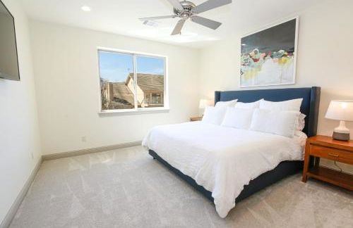 Contemporary, Luxury Retreat on Lake LBJ with Heated Pool - Foto 19