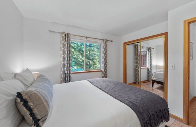 Moosetrack by Avantstay Cozy Cabin In The Of Tahoe Donner w/ Hot Tub - Foto 22