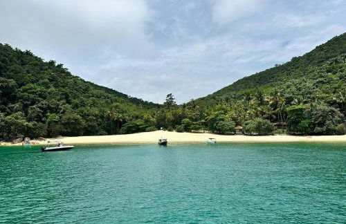 Vista dos sonhos na beira do mar de Angra com pier - Foto 22