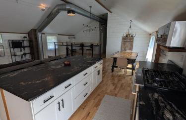 Hay Loft in Historic Barn - 4 Minutes to Legoland - Foto 46