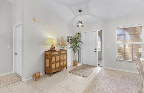 Spacious 3 Bed 3 Bath Pool Home in Naples - Photo 8