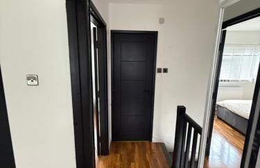 Stunning Open Plan 3 Bedroom House - Photo 25