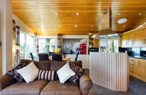 3 Bedroom Lakeview Lodge - Ensuite & Balcony Deck - Foto 21