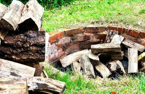 Cosy Hampshire Barn Getaway, Large garden alongside a stunning river - Fire Pit, BBQ, Outdoor seating - Country walks & Pubs - Foto 34