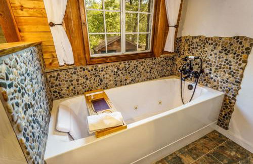 Log Cabin w/ pool, spa, game room, sleeps 20 - Foto 55