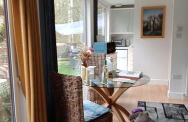 Private Couples hideaway with hot tub - Photo 8