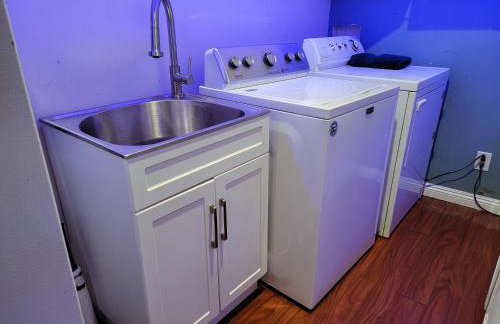 3 bedroom guest suite first floor unit with nice patio area right next to the MrC Hotel 10 minutes from Rodeo Drive Washer Dryer WIFI and more - Foto 10