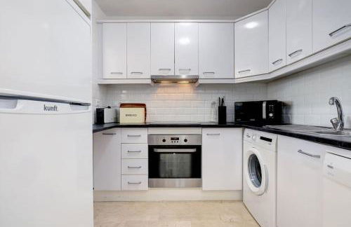 Stylish Penthouse Duplex at Matchroom Country Club - Photo 5