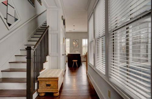 Elegant Sunlit Home with Private Rooftop Oasis - Foto 25