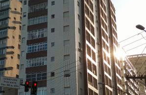 Ponta da Praia amplo 3dorm 3ban frente ao mar - Foto 3