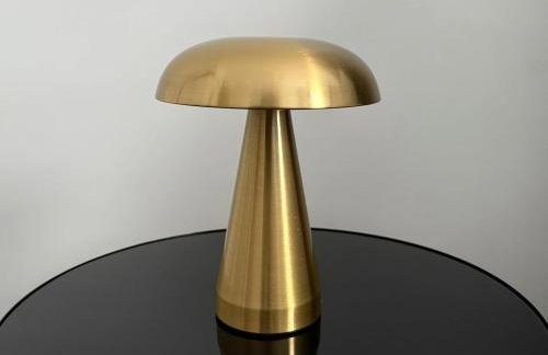 Central 2BR Home with Parking near Ferry - Foto 20