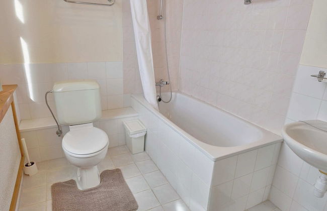 Spacious Holiday Home With Private Garden - Foto 24