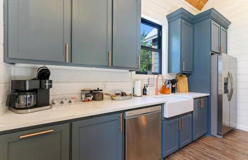 Luxury Winter Cabin! Hot Tub - Fire Pit - Decks - Game Room - Foto 25