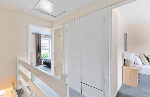 House - Sleeps up to 10 & Free Parking - Foto 15