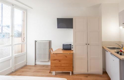 M022 studio avec balcon proche de la gare - Foto 3