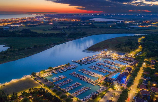 Floating Resort - Photo 19