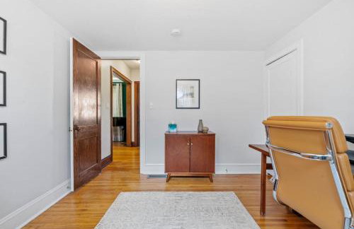 Lowry Parlour - Photo 25