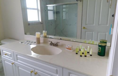 Villa Varona Resort, Heated Pool, Ping-Pong, Pool Table, Fire Pit and Pergola - Foto 20