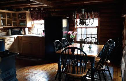 Deer Valley Retreat, Lovely Log Cabin with Fireplace & Garden Views- Perfect for a Relaxing Getaway! - Foto 16