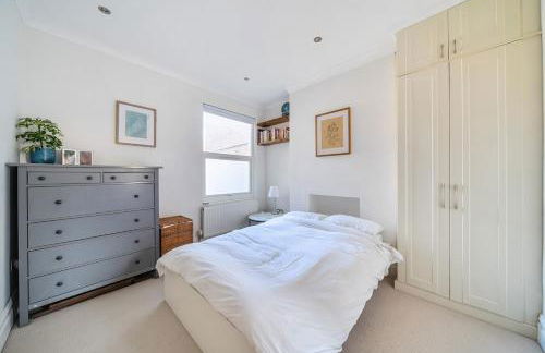 Entire Modern Apartment with Garden Near Underground Station - Foto 3