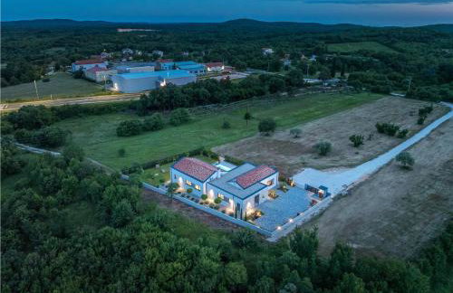 Villa Lastine by Villsy - Photo 49