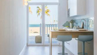 Exclusive beachfront apartment - Photo 1