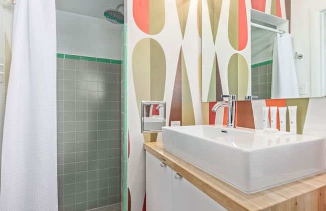 Northview Mid-century Escape Pool Firepit Bocce - Foto 23