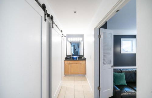 Modern Downtown Top Floor Penthouse With Bay Views - Foto 17