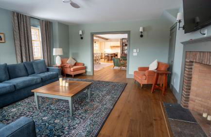 52-Acre Berkshires Farmhouse • Fire Pit Outdoor Dining Trails Copper Kettle Farm by AvantStay - Foto 7