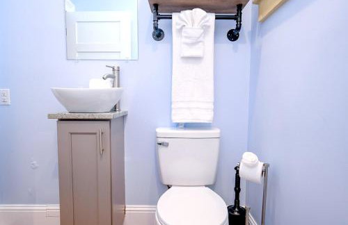 Governors Apartment - 2 bedroom - Steps to FQ - Photo 8