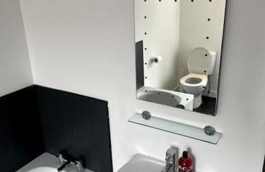 3 Bed House - Photo 8